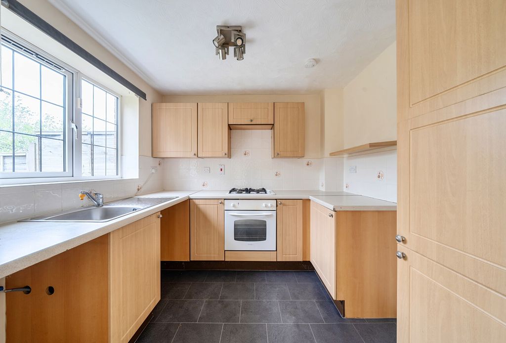 Property photo 2 of 14 1447395-1-69E103F...