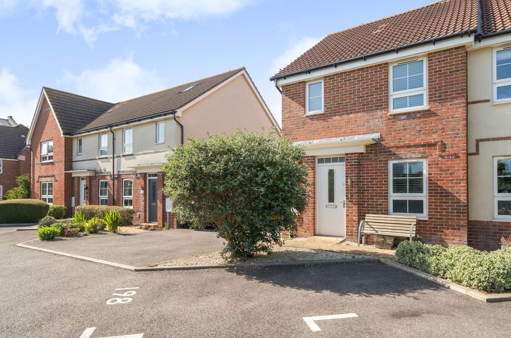 Property photo 1 of 12 1466766-7-6A10776...