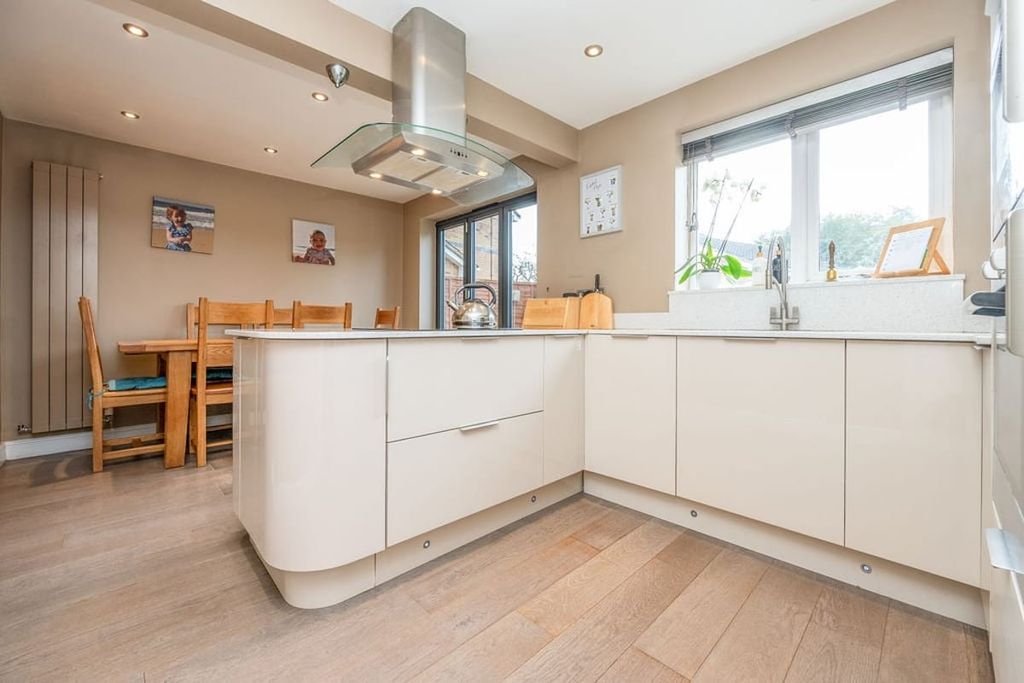 Property photo 1 of 35