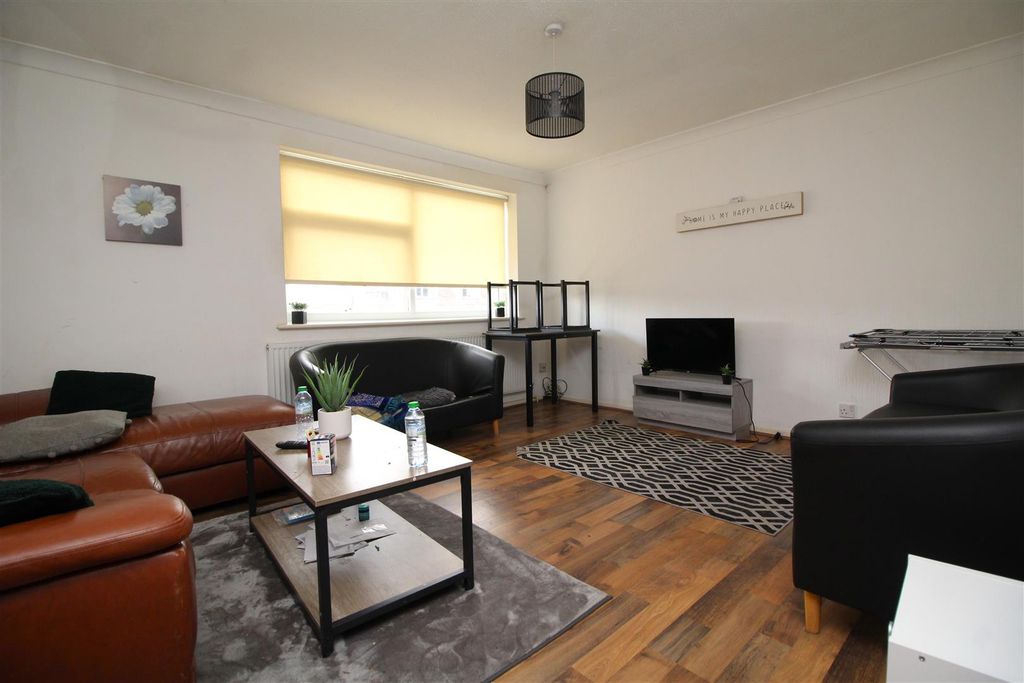 Property photo 2 of 6 Living Room .Jpg