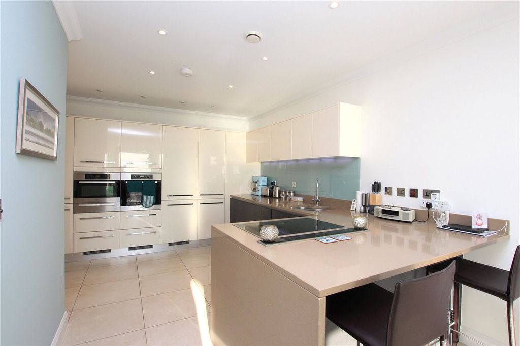 Additional image 6 of 2 bed flat for saleMarine Parade, Worthing, West Sussex BN11