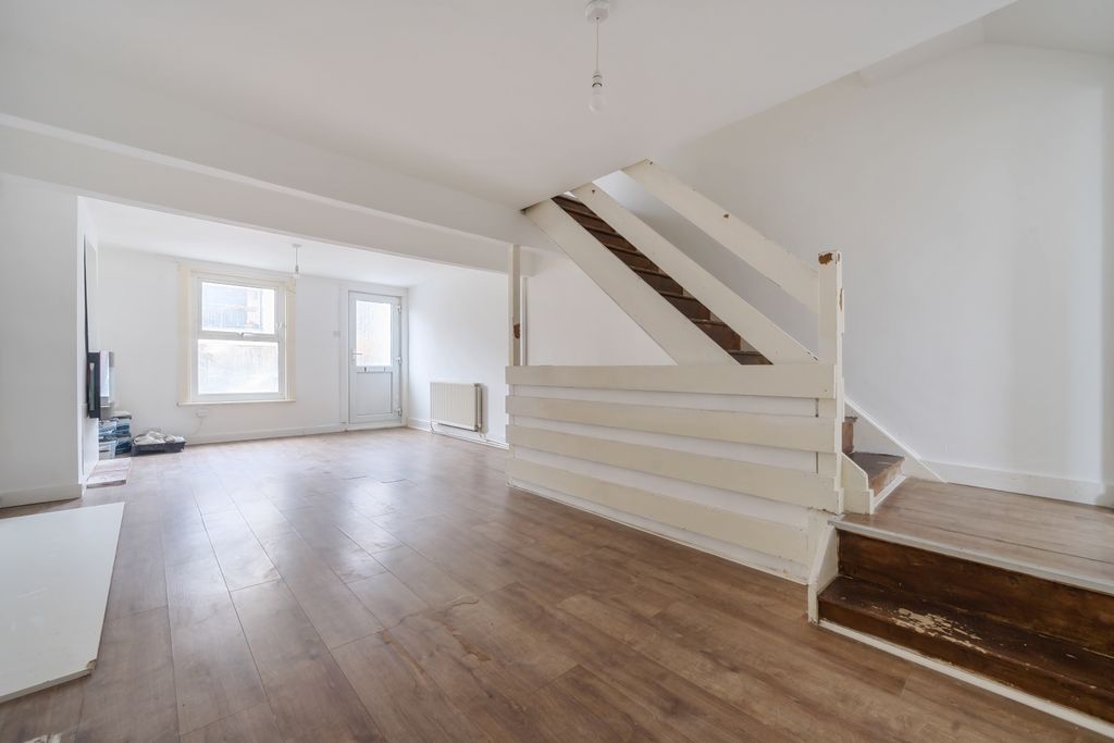 Property photo 2 of 21 Reception