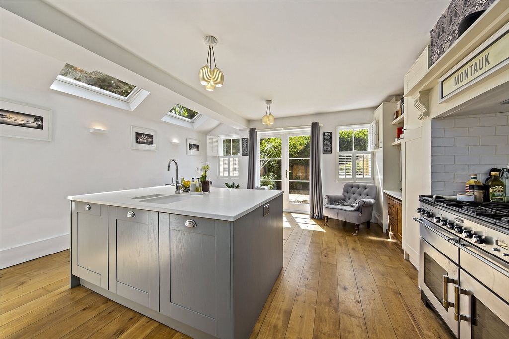 Property photo 2 of 16 Picture No. 15