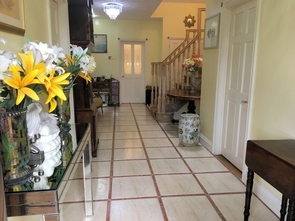 Property photo 2 of 40