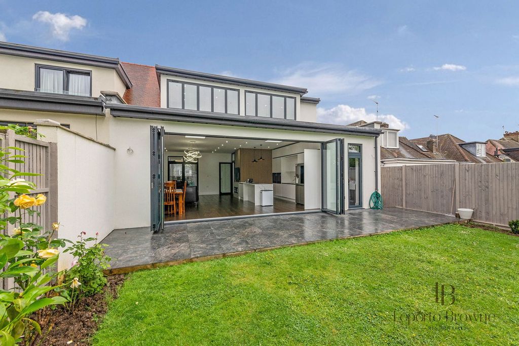 Property photo 1 of 33