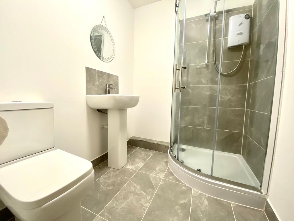 Property photo 2 of 6 Bathroom