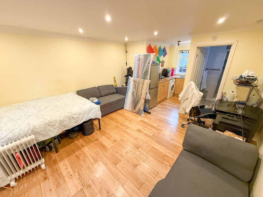 Property photo 2 of 5