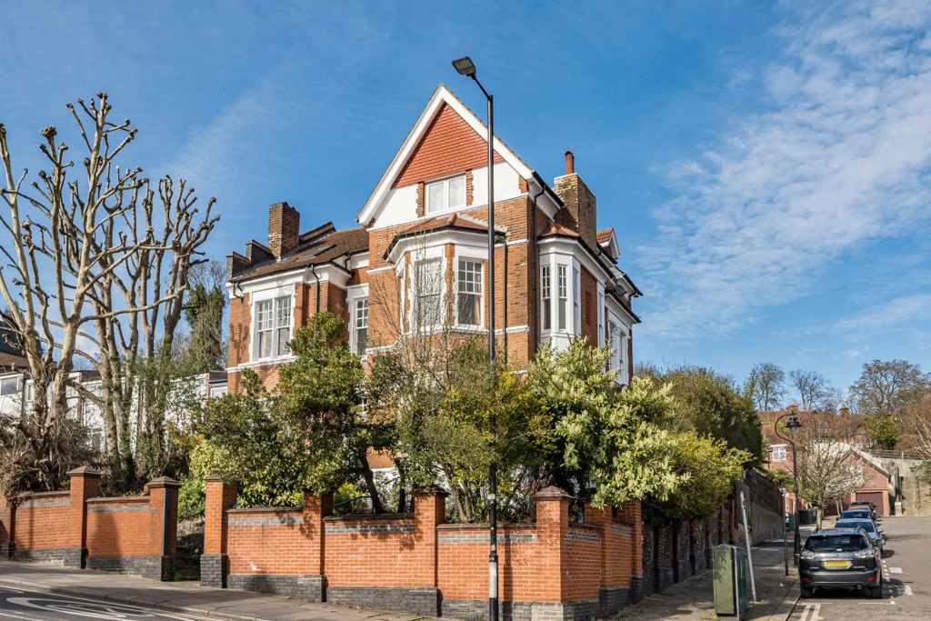 Property photo 2 of 19