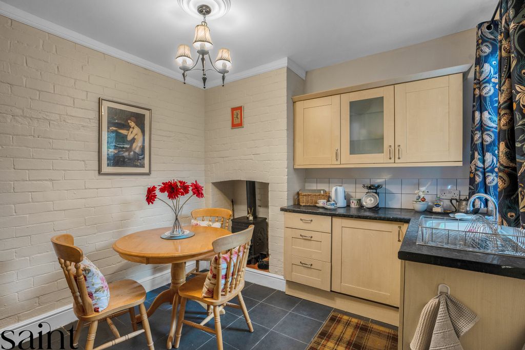 Property photo 3 of 12 14Tamworthst00056