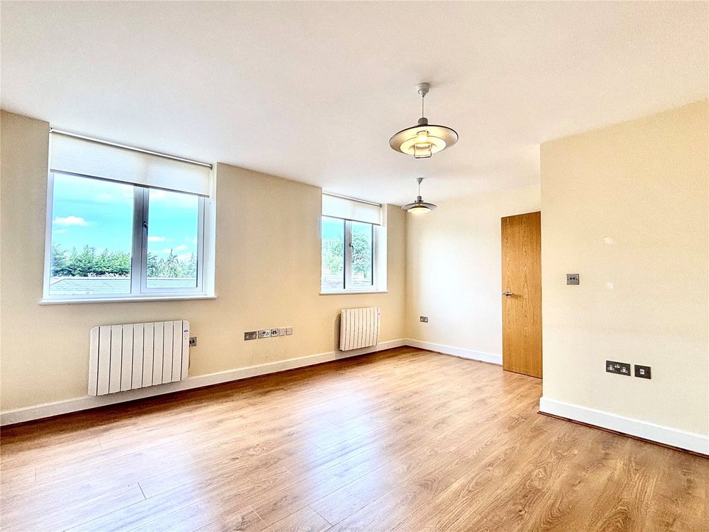 Property photo 3 of 8 Picture No. 10