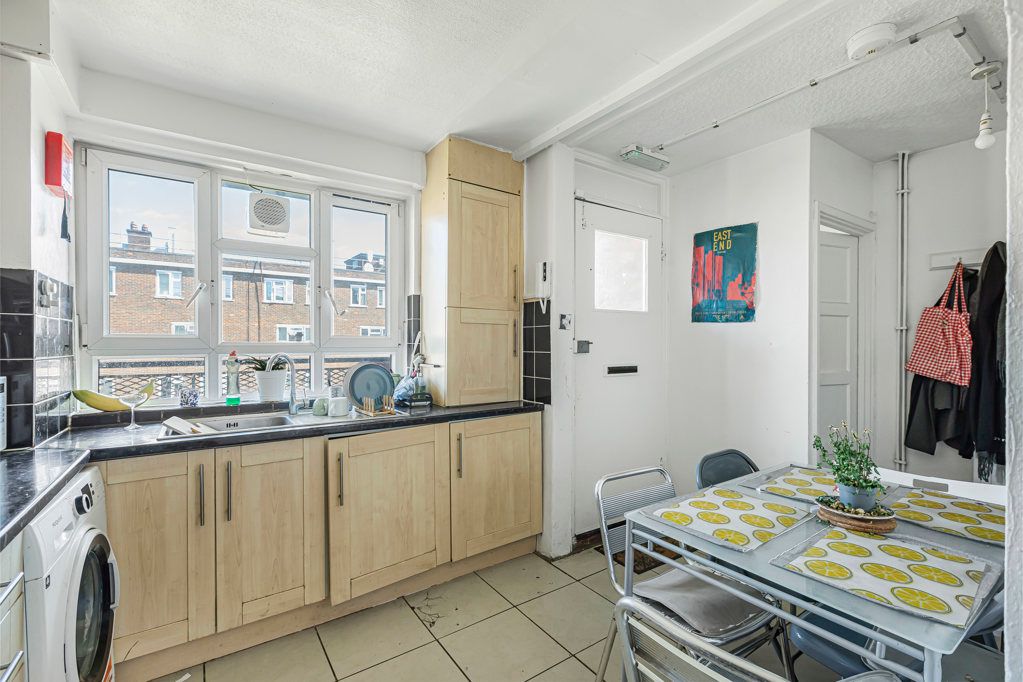 Property photo 3 of 18 Kitchen