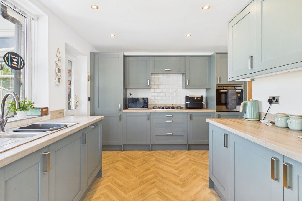 Property photo 2 of 27 Cam03162G0-Pr0328-Still009