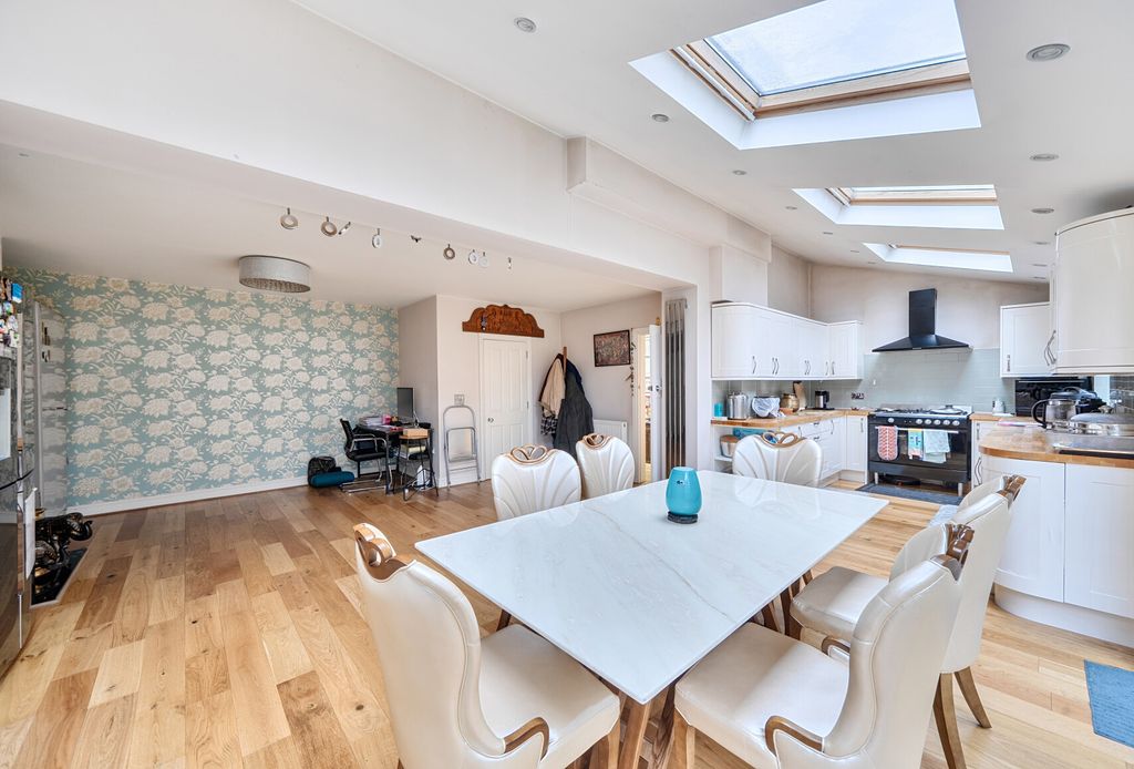 Property photo 2 of 22 1408692-8-698E03A...