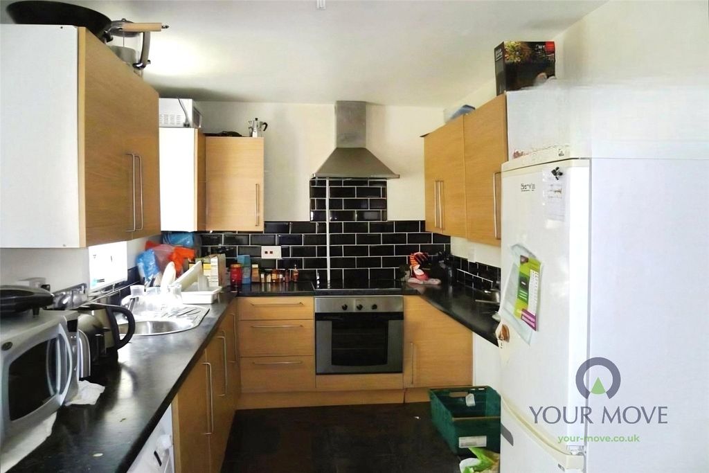 Property photo 3 of 5 Kitchen