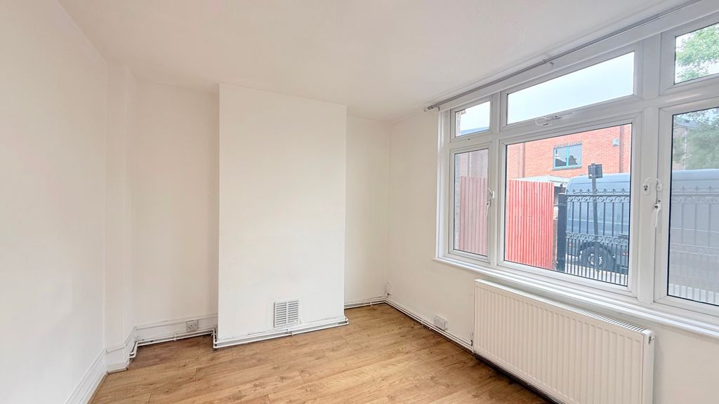 Property photo 3 of 43