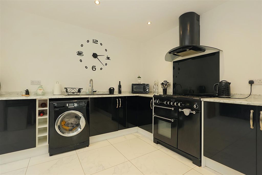 Property photo 2 of 34 Kitchen