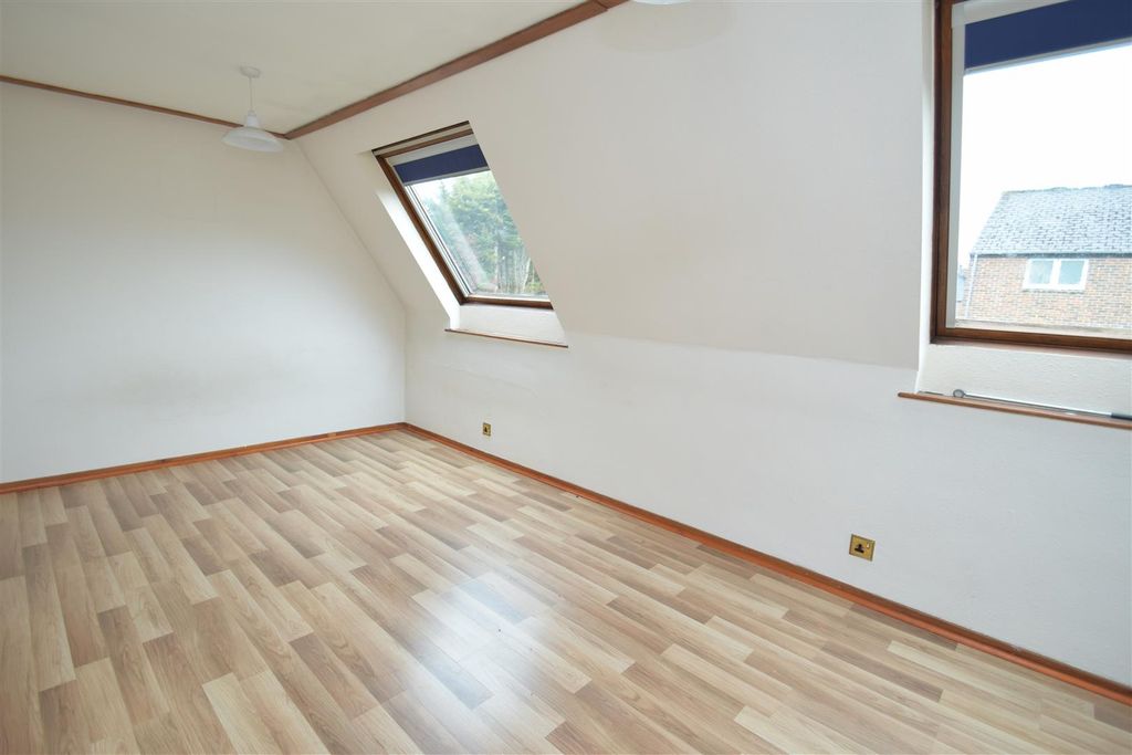 Property photo 2 of 10 Bedroom