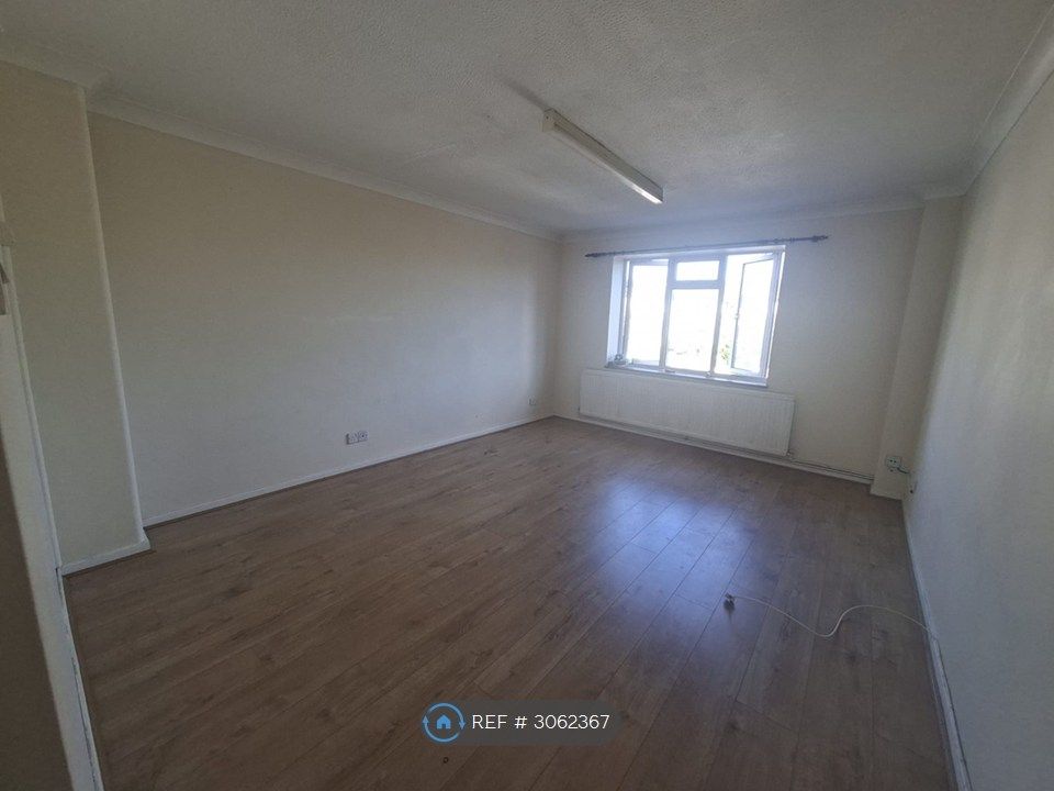 Property photo 1 of 9 Master Bedroom/Livingroom