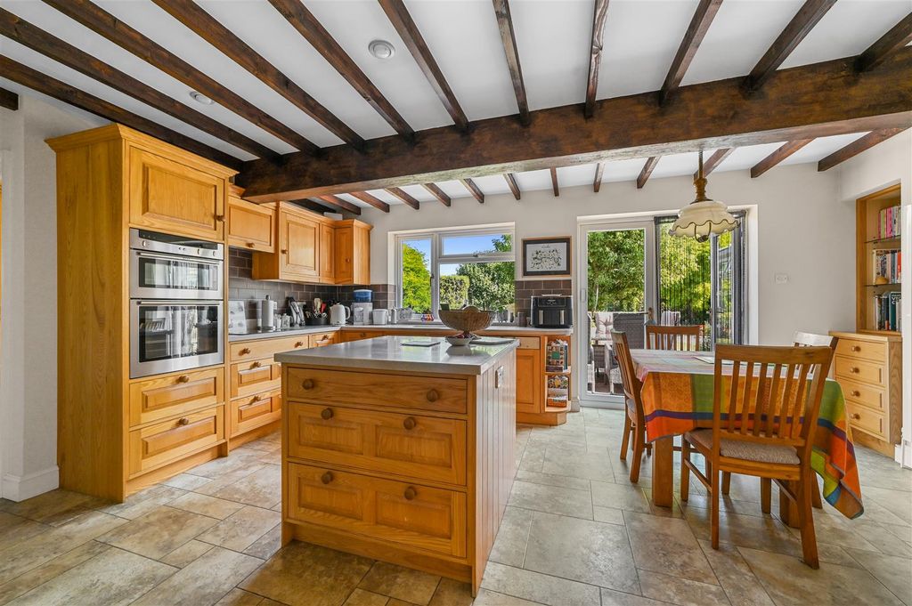 Property photo 2 of 31 Kitchen