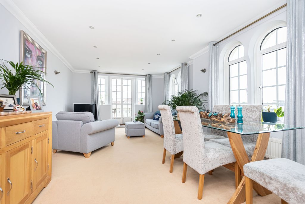 Property photo 2 of 18 346A6220
