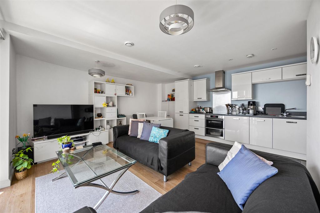 Property photo 1 of 12