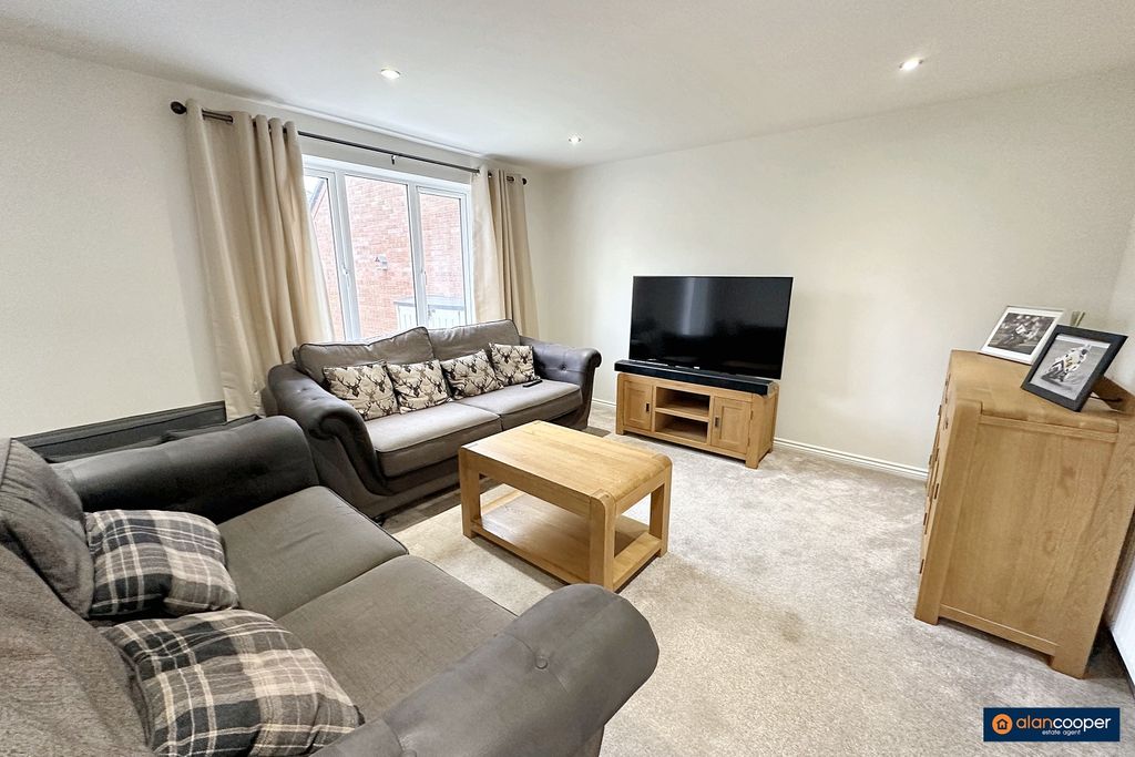 Property photo 2 of 13 3733974