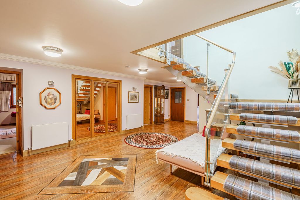 Property photo 3 of 60