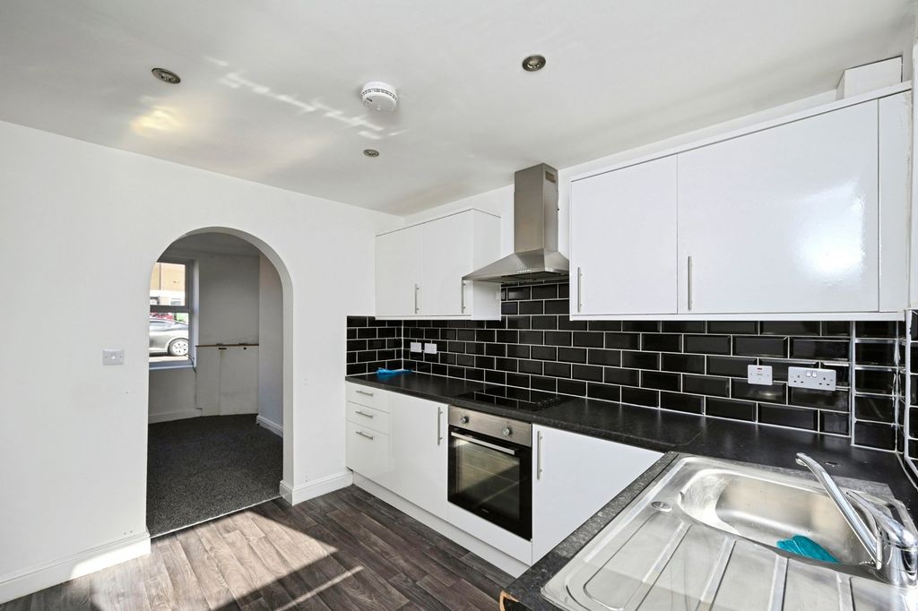 Property photo 2 of 17 Kitchen