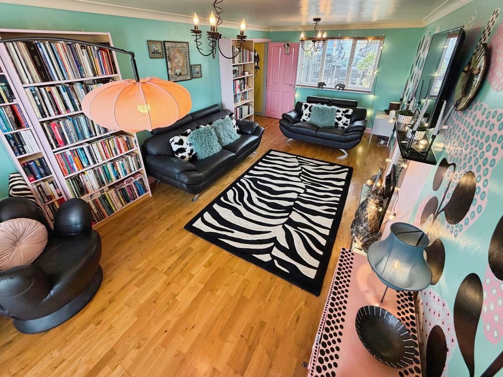 Property photo 3 of 23