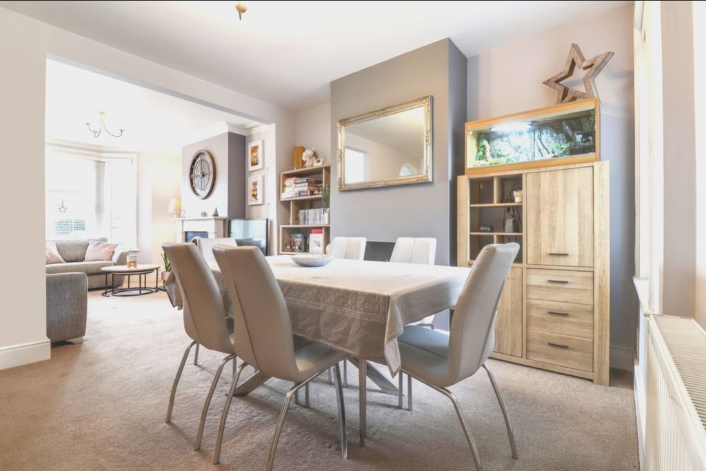 Property photo 3 of 17 Dining Area