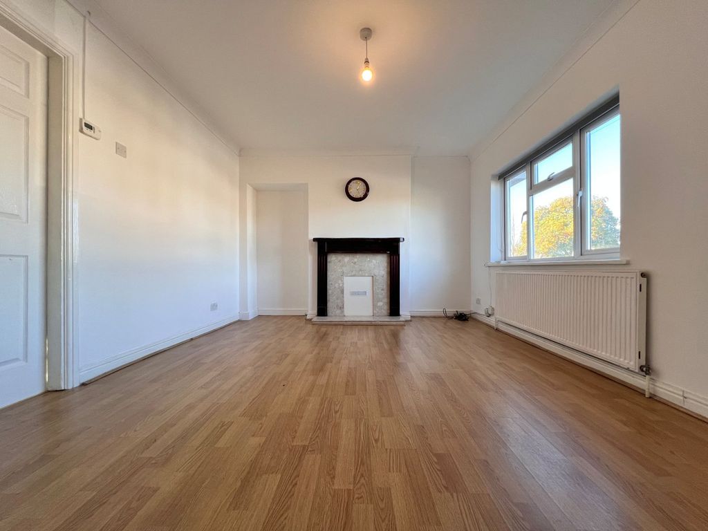 Property photo 2 of 19 Picture No. 15