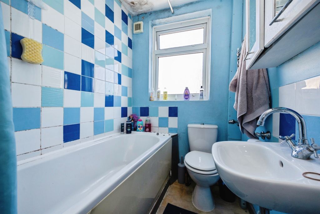 Property photo 3 of 12