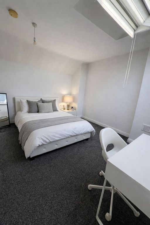 Property photo 3 of 8 Photo 6