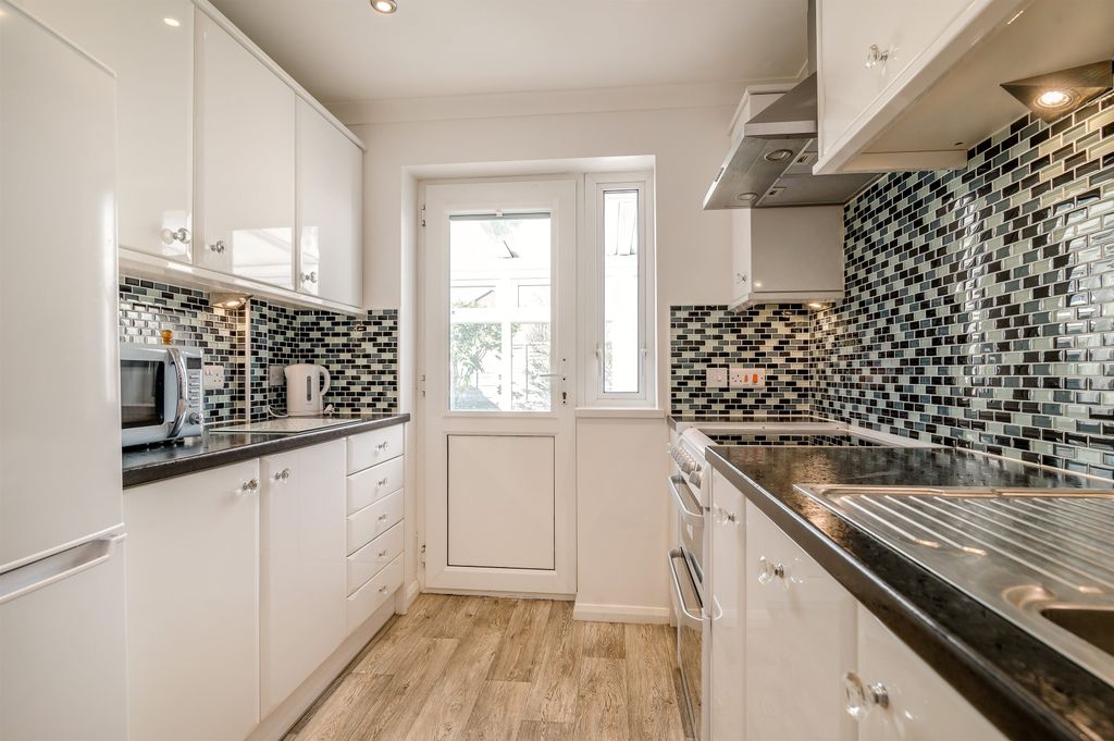 Property photo 2 of 22