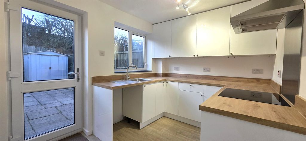 Property photo 3 of 7 22 Attlee Close Kitchen.Jpg