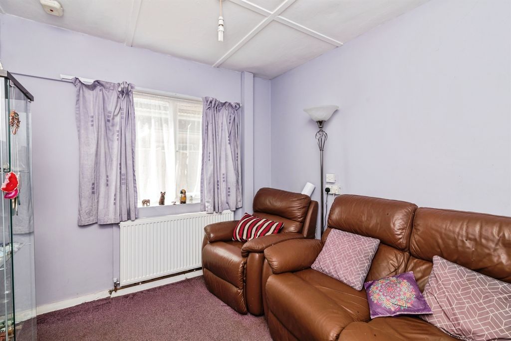 Property photo 3 of 34