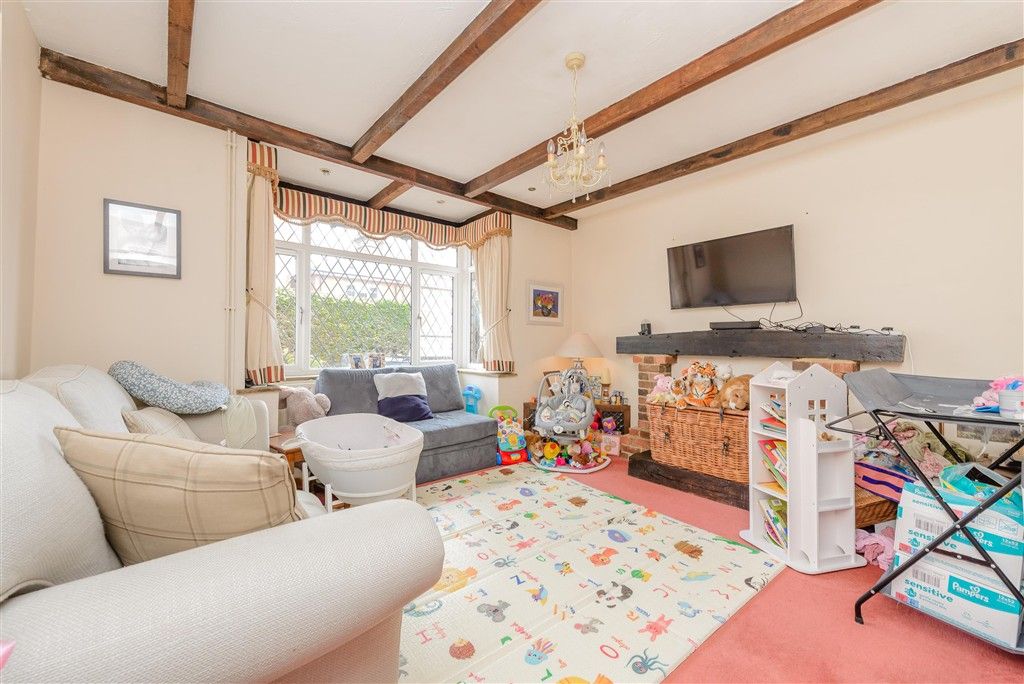 Property photo 3 of 23 Lounge