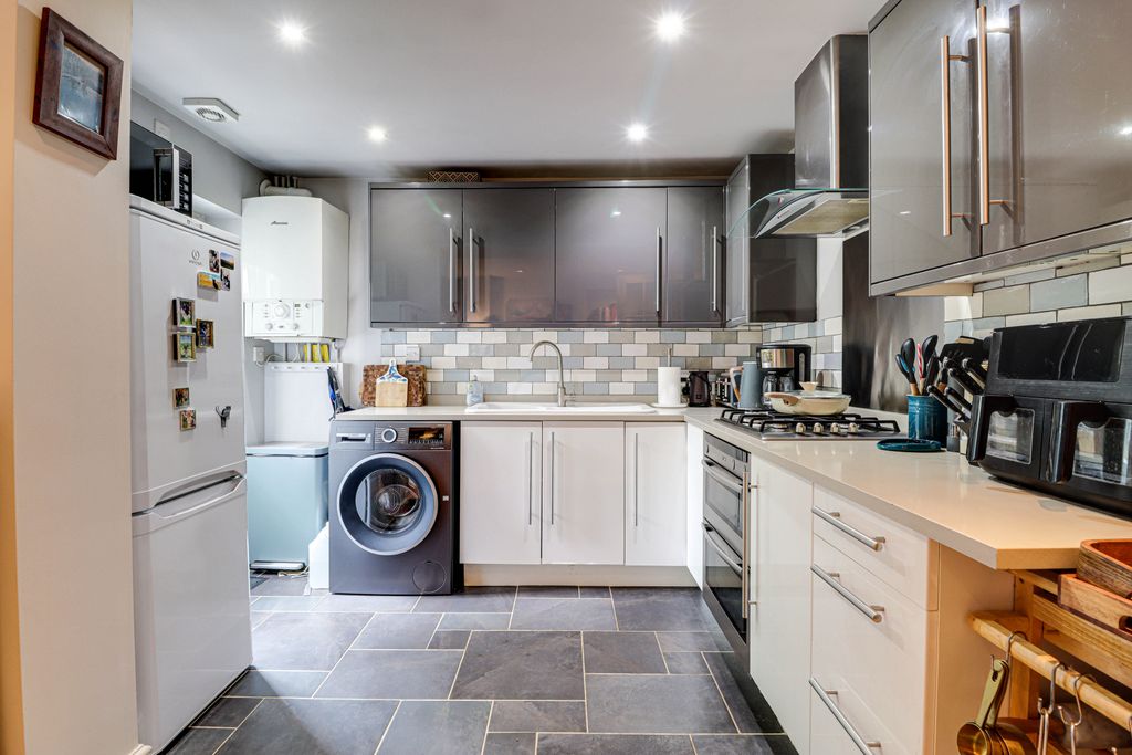 Property photo 2 of 19 Kitchen