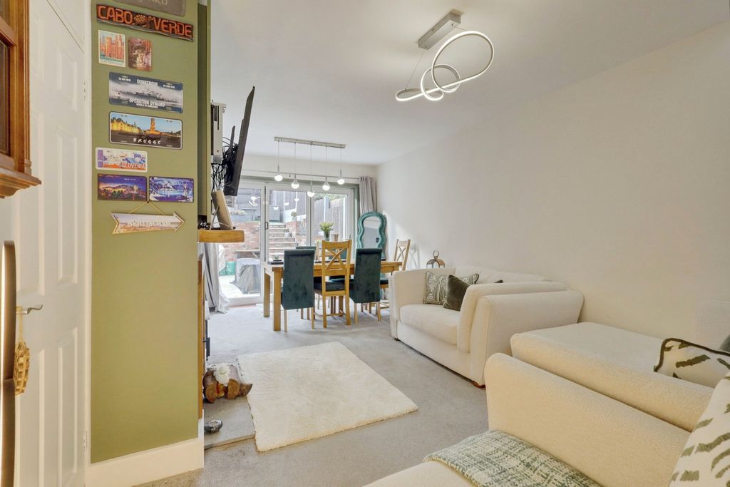 Property photo 3 of 20