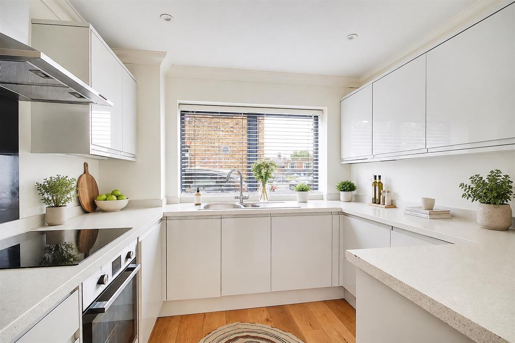 Property photo 1 of 12 Kitchen Clear.Png