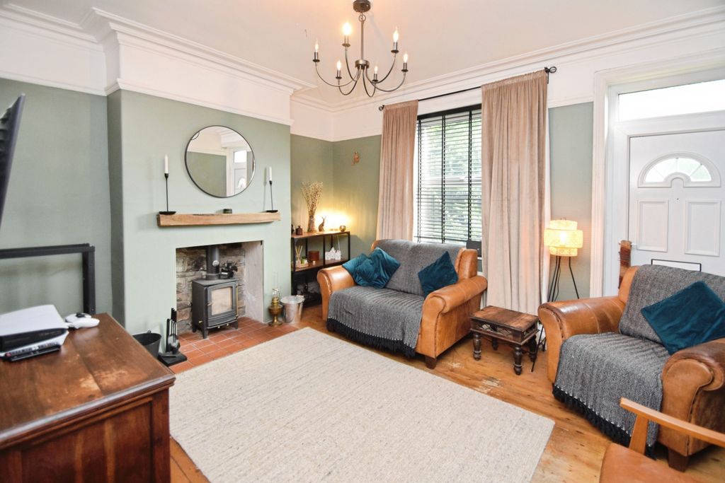 Property photo 2 of 13