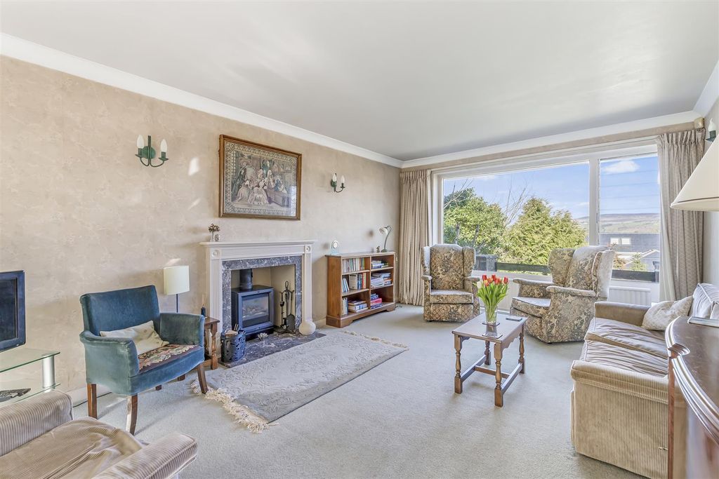 Property photo 3 of 21 Sitting Room.Jpg