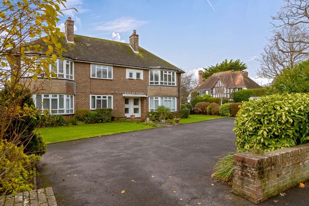 Property photo 1 of 17 Raglan Court_15