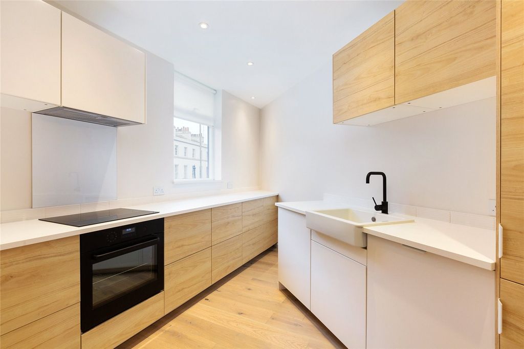 Property photo 2 of 10 Kitchen