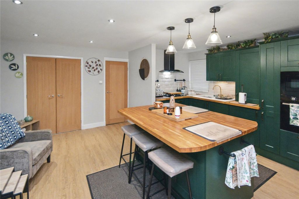 Property photo 3 of 17 Picture 3