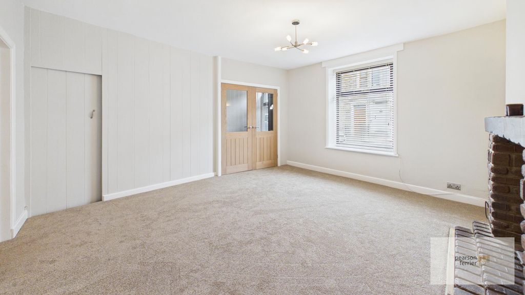 Property photo 3 of 9 Lounge