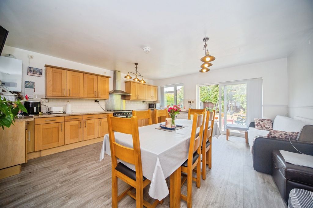 Property photo 3 of 20 Pbox-Img.Jpg