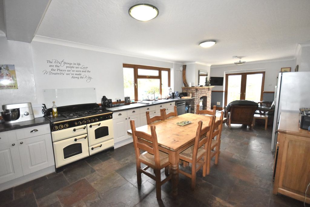 Property photo 3 of 33