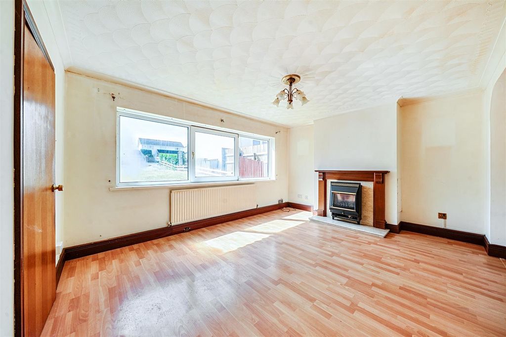 Property photo 2 of 25