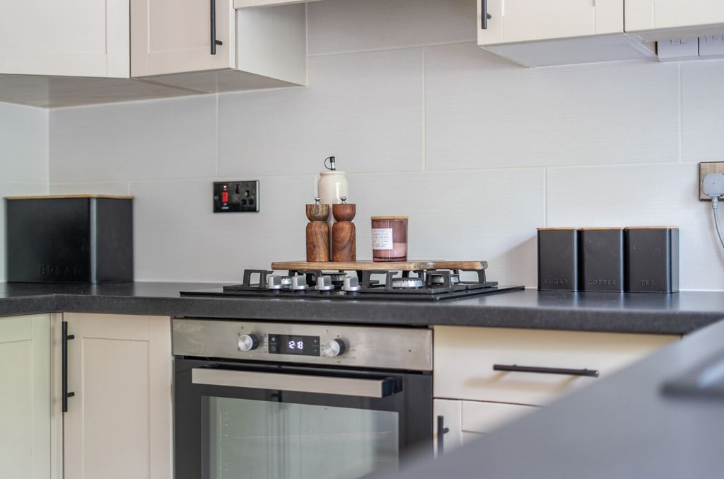 Property photo 3 of 27 1477852-20-6A313c...